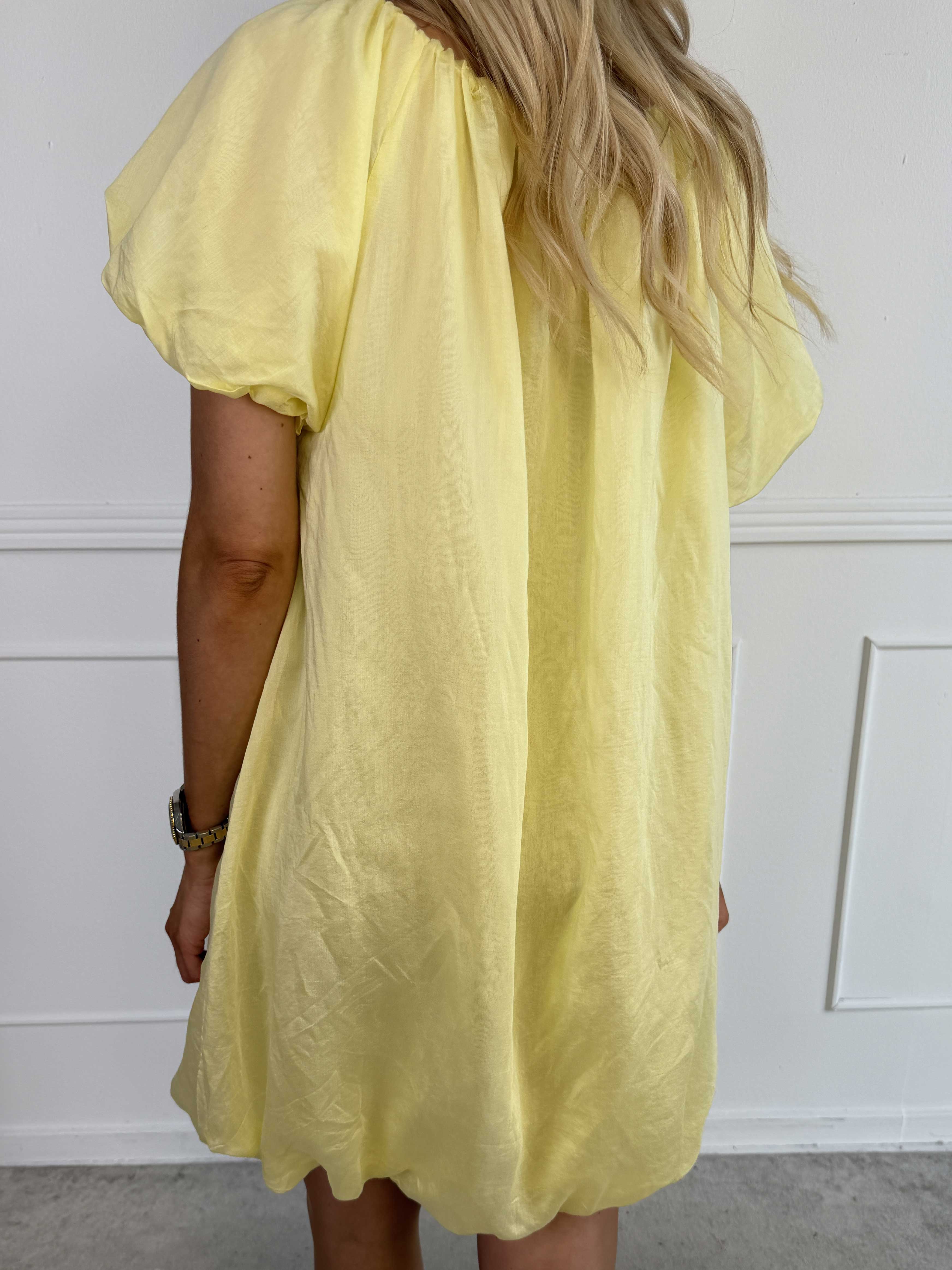 Isabel - Luftig kjole i viskose med let puf-effekt